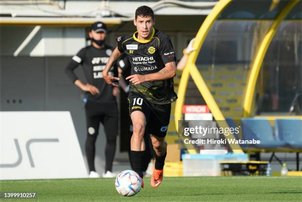 Matheus Savio of Kashiwa Reysol in action during the J.LEAGUE Meiji Yasuda J1 16th Sec. Match between Kashiwa Reysol and Shimizu S-Pulse at SANKYO...