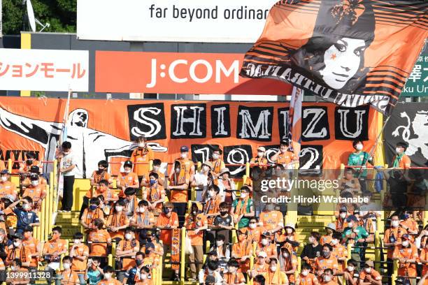 Fans of Shimizu S-Pluse cheer prior to during the J.LEAGUE Meiji Yasuda J1 16th Sec. Match between Kashiwa Reysol and Shimizu S-Pulse at SANKYO...