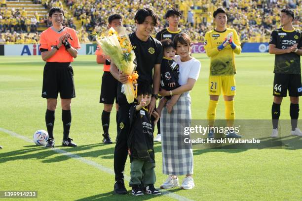 Naoki Kawaguchu and family of Kashiwa Reysol pose for potograph prior to the J.LEAGUE Meiji Yasuda J1 16th Sec. Match between Kashiwa Reysol and...