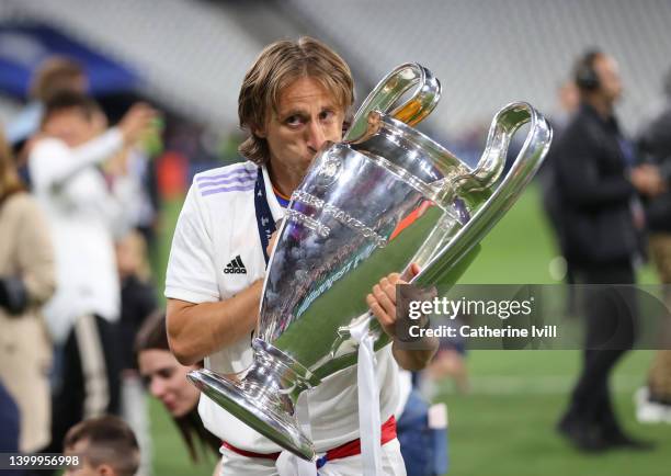 Luka Modric of Real Madrid kisses the trophy as he celebrates winning the UEFA Champions League final match between Liverpool FC and Real Madrid at...