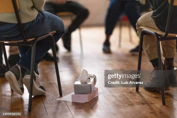 tissue paper box on floor during support group session - anonyme alkoholiker stock-fotos und bilder