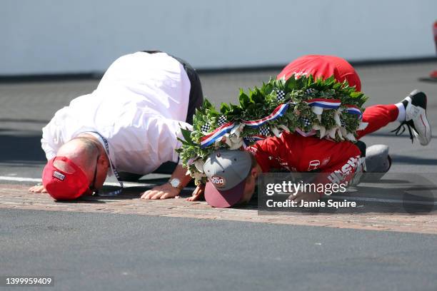 Marcus Ericsson of Sweden, driver of the Chip Ganassi Racing Honda, and team owner Chip Ganassi kiss the bricks after winning the 106th Running of...