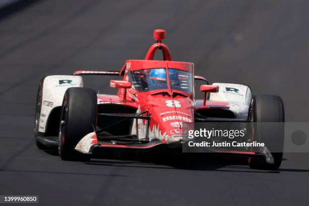 Marcus Ericsson, driver of the Huski Chocolate Chip Ganassi Racing Honda, leads a pack of cars during the 106th running of the Indianapolis 500 at...