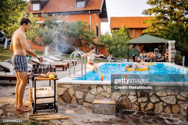 perfect day to relax - poolparty stockfoto's en -beelden