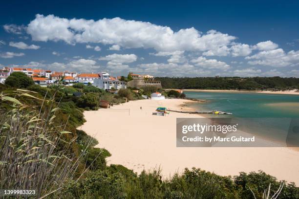 beautiful beach on the mira river in the seaside village of vila nova de milfontes along the rota vicentina in southwest portugal - alentejo photos et images de collection