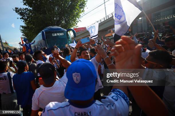 Fans of Pachuca cheer in the vicinity of the stadium as the team's bus arrives prior the final second leg match between Pachuca and Atlas as part of...