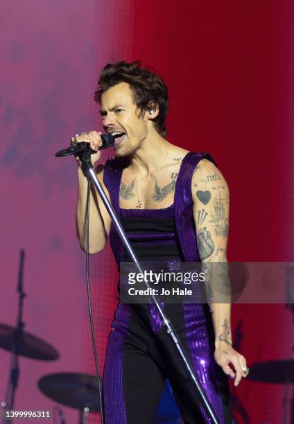 Harry Styles performs on stage at Radio 1's Big Weekend 2022 at the War Memorial Park on May 29, 2022 in Coventry, England.