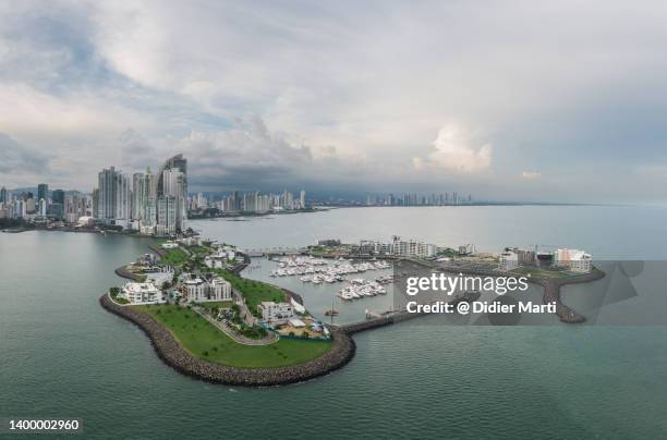 panama city: aerial view of the marina and punta pacifica - 新興国 ストックフォトと画像