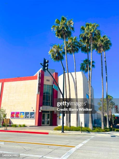 colony theatre company building, with palm trees, los angeles - los angeles theater stock pictures, royalty-free photos & images