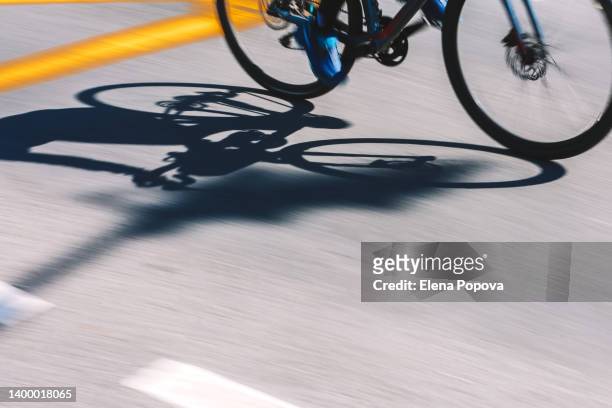 abstract sports background. light and shadows cyclist silhouette at the asphalt road background - green inspiring backgrounds imagens e fotografias de stock