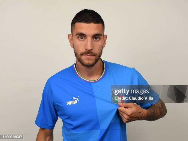 Lorenzo Pellegrini of Italy poses during an official portrait at Centro Tecnico Federale di Coverciano on May 29, 2022 in Florence, Italy.