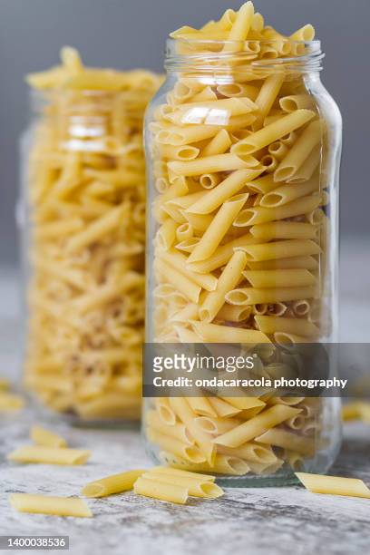 raw pasta storage - carbs bildbanksfoton och bilder