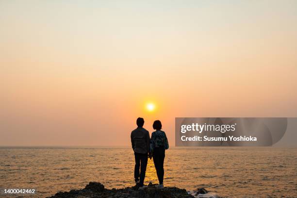 adult couples who travel in their spare time . - japanese couple beach stock pictures, royalty-free photos & images