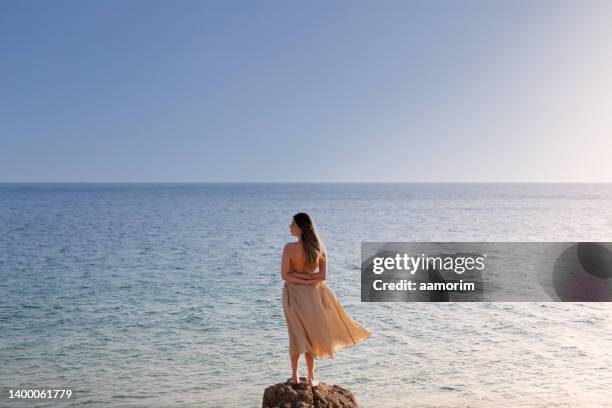 woman facing the horizon looking left - bright future stock pictures, royalty-free photos & images