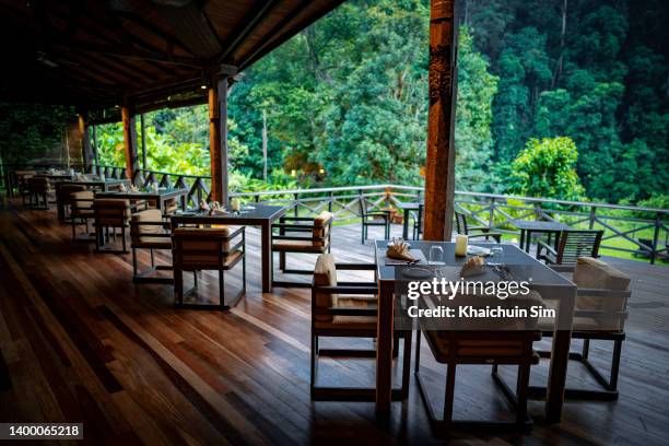 dining tables with forest view - al fresco dining stock pictures, royalty-free photos & images