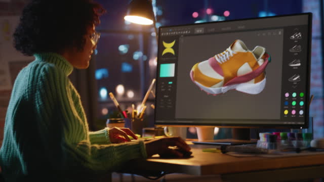 Black Teen Woman 제작 및 렌더링 3D 모델 개인 컴퓨터에서 저녁에 작업 중. 프리랜서와 밀레니엄 세대 개념