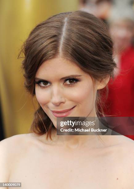 Actress Kate Mara arrives at the 84th Annual Academy Awards held at the Hollywood & Highland Center on February 26, 2012 in Hollywood, California.