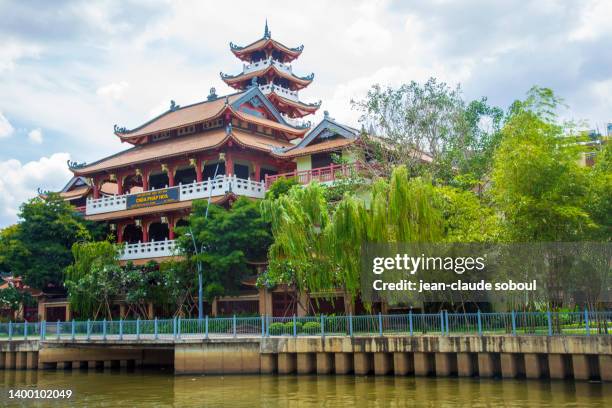 the "phap hoa" buddhist temple in ho chi minh city (3/4 view) - phap ho stock pictures, royalty-free photos & images