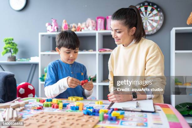 terapia da fala - terapia-medicina-alternativa - fotografias e filmes do acervo