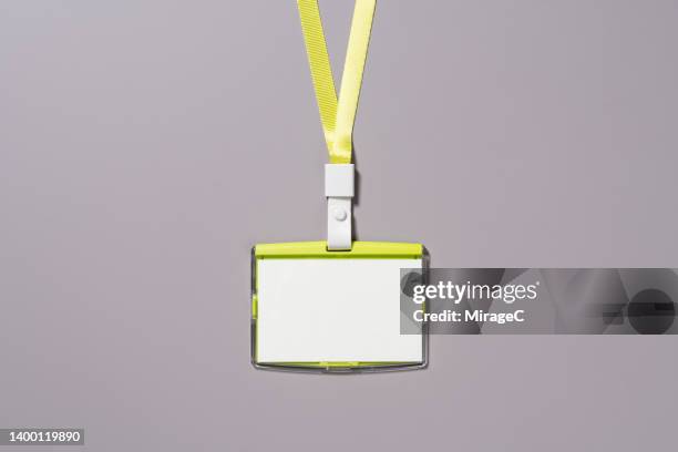 blank id tag with green lanyard close-up view - lanière objet manufacturé photos et images de collection