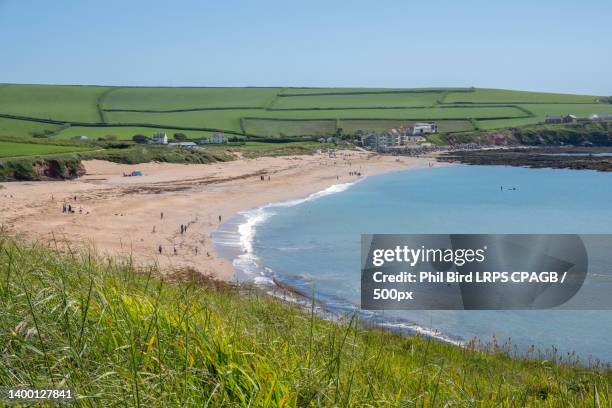 view of south milton sands beach at thurlestone in devon,thurlestone,kingsbridge,united kingdom,uk - south stock pictures, royalty-free photos & images