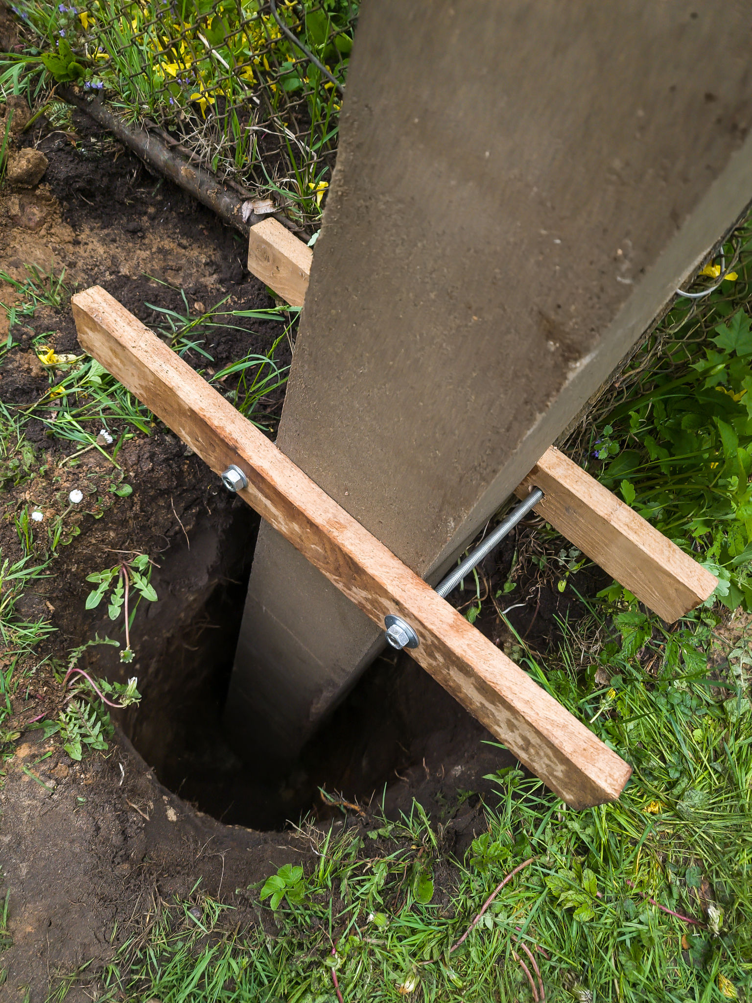 installing fence posts