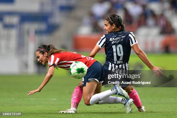 Mariana Cadena of Monterrey femenil fights for the ball with Alicia Cervantes of Chivas femenil during the final second leg match between Monterrey...