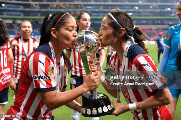 Susan Bejarano and Joseline Montoya of Chivas femenil kiss the champions trophy after the final second leg match between Monterrey and Chivas as part...