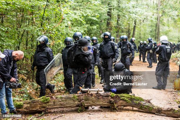 Bomb squad police forces examine a baaricade in Hambach forest on September 13, 2018 in Kerpen-Buir, Germany. The 1200 years old forest lies in the...