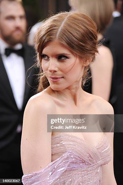 Actress Kate Mara arrives at the 84th Annual Academy Awards held at the Hollywood & Highland Center on February 26, 2012 in Hollywood, California.