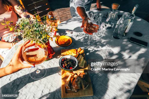 group of female friends drinking wine outside. - fine dining foto e immagini stock