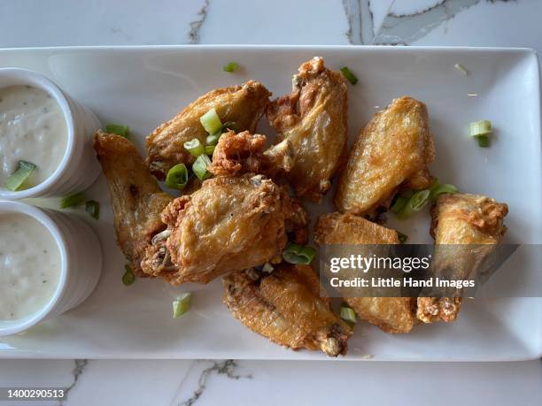fried chicken wings and ranch dressing - ranch dip wing stock pictures, royalty-free photos & images