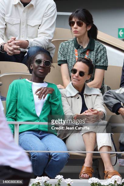 Nolwenn Leroy, Eye Haïdara and Bérénice Bejo attend the French Open 2022 at Roland Garros on May 30, 2022 in Paris, France.