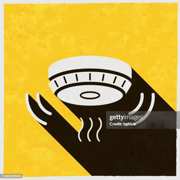 ilustraciones, imágenes clip art, dibujos animados e iconos de stock de alarma de humo. icono con sombra larga sobre fondo amarillo texturizado - smoke-detector-with-smoke