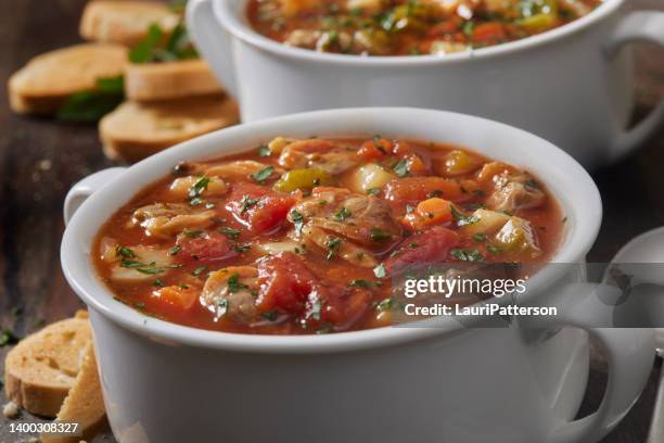 manhattan clam chowder - tomato soup 個照片及圖片檔