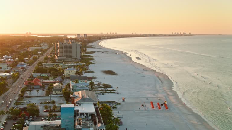 https://media.gettyimages.com/id/1400309308/video/aerial-shot-of-ft-meyers-beach-florida-during-sunset.jpg?b=1&s=640x640&k=20&c=CIibEKM5rgKOnSIntRebGdVFY43RlZ8HgLKMI2-XmUY=