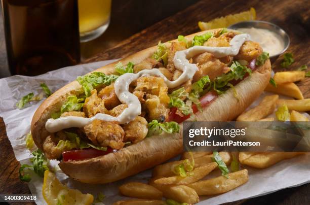 gebratene ganzbauchmuschel po boy - clams cooked stock-fotos und bilder