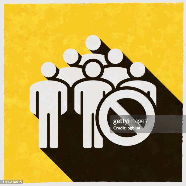 ilustraciones, imágenes clip art, dibujos animados e iconos de stock de evite las multitudes - no hay reunión. icono con sombra larga sobre fondo amarillo texturizado - protocolo