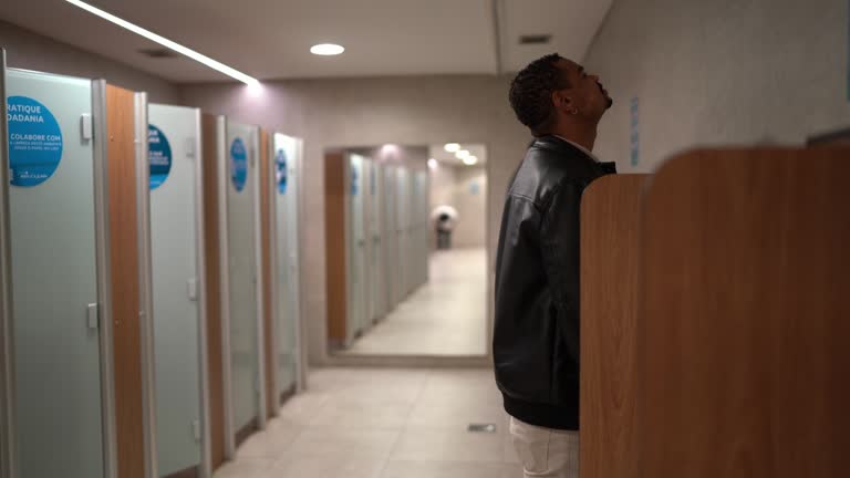 124 Men At Urinals Vid os S quences Et Vid os 4K Getty Images 124-men-at-urinals-vid-os-s-quences-et-vid-os-4k-getty-images