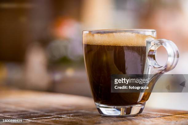 coffee glass cup on wooden table - cafe dark stock-fotos und bilder