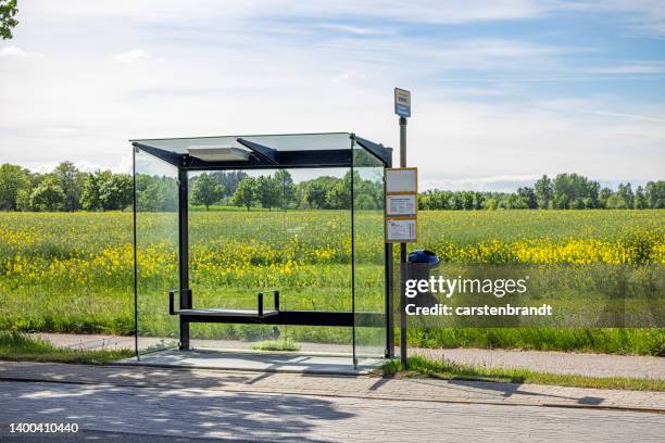 bus stop with a shed - bushalte stockfoto's en -beelden