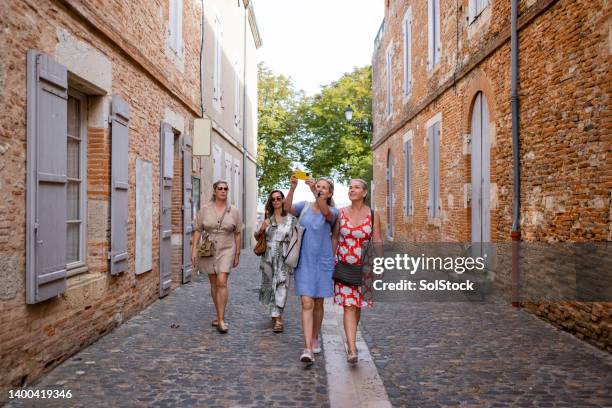 essere turisti nel nostro viaggio per signore - haute garonne foto e immagini stock