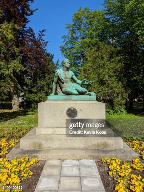 monument of heinrich von kleist in frankfurt (oder), brandenburg, germany. - heinrich krone stock-fotos und bilder