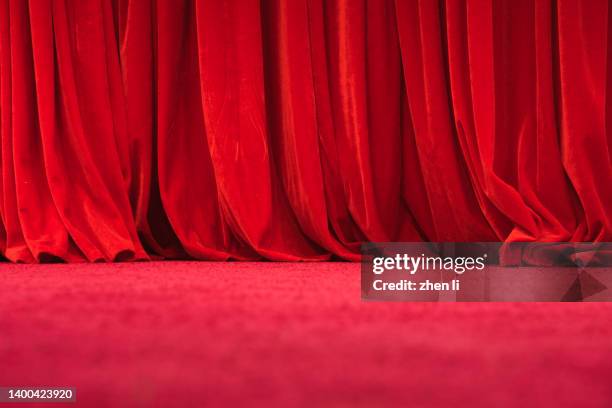 red stage curtain - red curtain stock-fotos und bilder