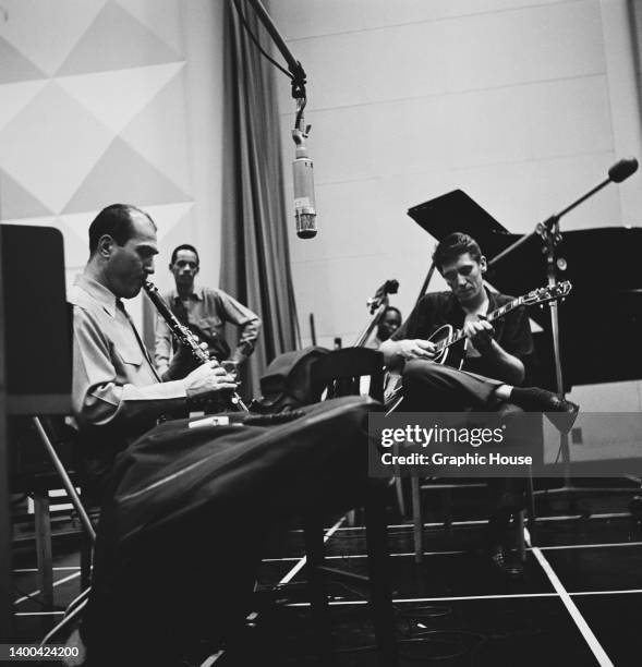 American clarinetist and bandleader Artie Shaw with American bass player Tommy Potter , American pianist Hank Jones , and American guitarist Tal...