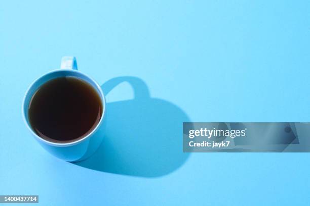 coffee cup on a table - americano stockfoto's en -beelden