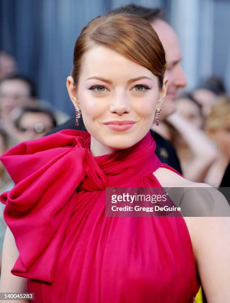 Actress Emma Stone arrives at the 84th Annual Academy Awards at Hollywood & Highland Center on February 26, 2012 in Hollywood, California.