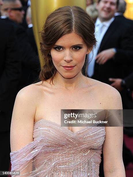 Actress Kate Mara arrives at the 84th Annual Academy Awards held at the Hollywood & Highland Center on February 26, 2012 in Hollywood, California.