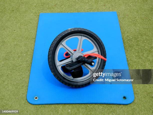 training device (wheel) in a gym circuit - flexible printed circuit board stock pictures, royalty-free photos & images