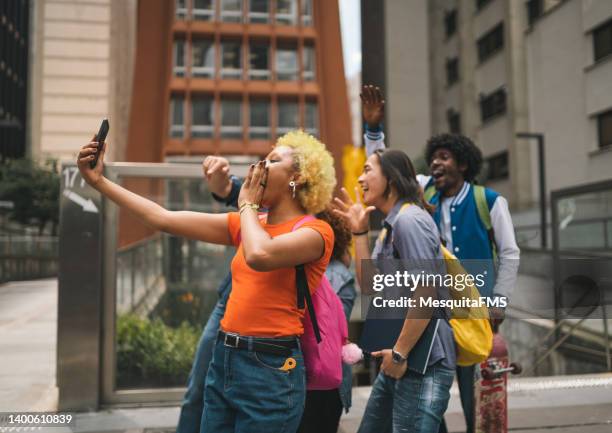 teens outdoors vlogging - avenida paulista stock pictures, royalty-free photos & images